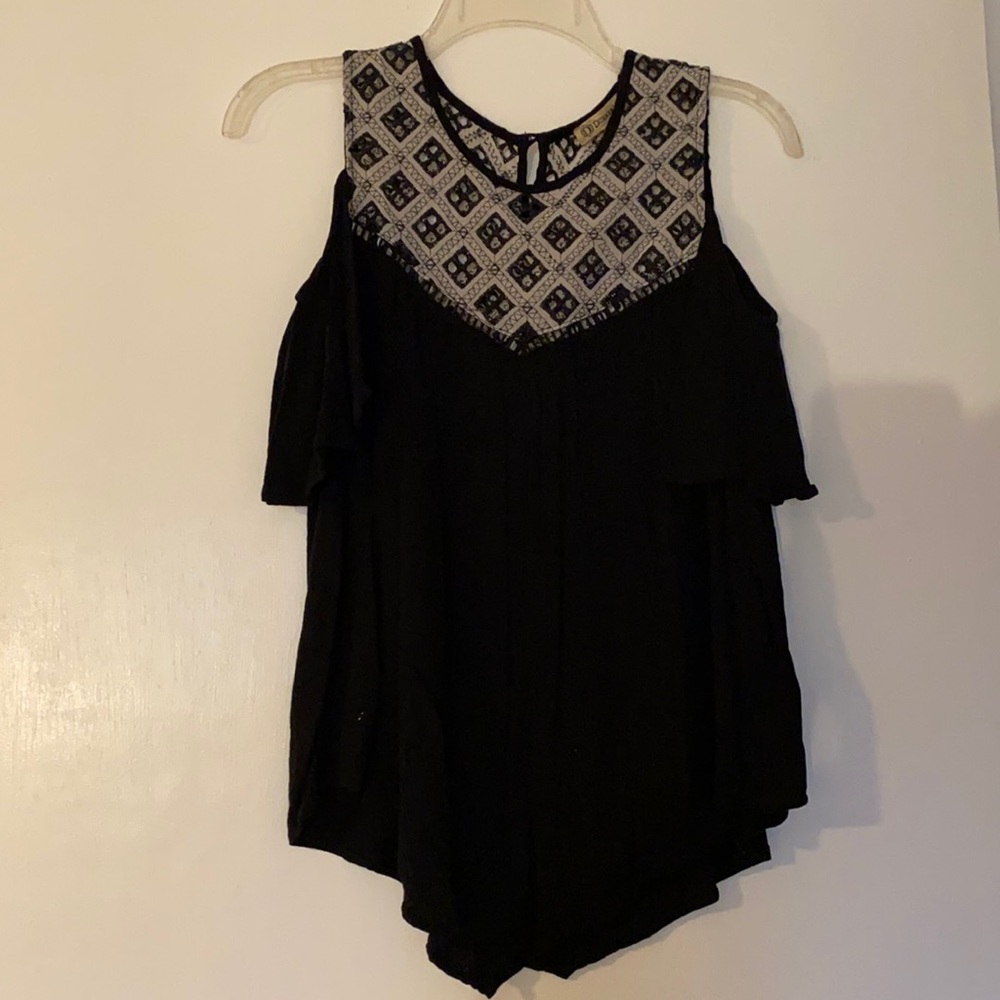 Democracy cold shoulder boho top M